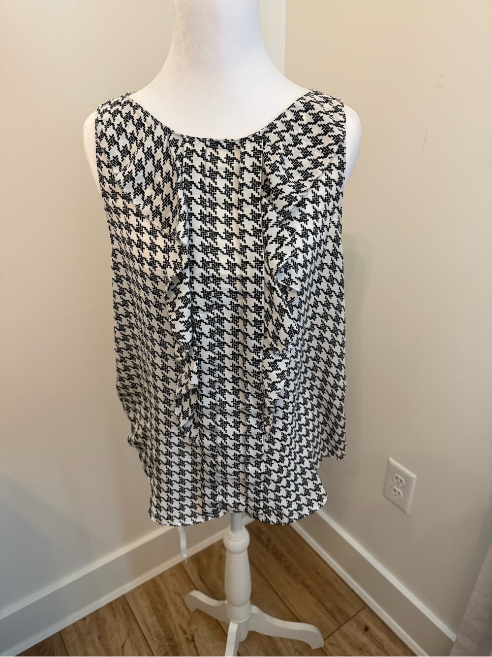 Elle Black and White Houndstooth Ruffle Camisole